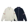 Hochwertiger Mantel von Thom Browne im roten Polyester-Stil