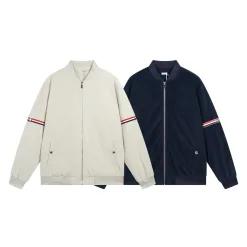 Hochwertiger Mantel von Thom Browne im roten Polyester-Stil