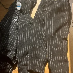 Hochwertige Nike Freizeithose aus Wolle mit Streifen