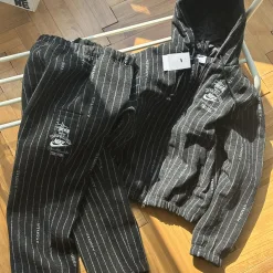 Premium Nike Jacken Wolle Streifen Kollektion