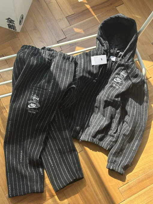 Premium Nike Jacken Wolle Streifen Kollektion