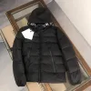 Hochwertige Moncler Daunenjacke in Weiß mit Stickerei