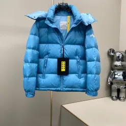 Hochwertige Moncler-Jacke in schwarzem Nylon mit Stickerei