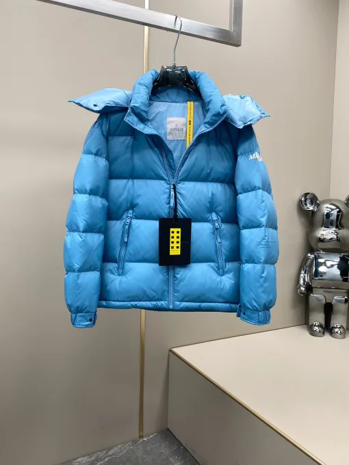 Hochwertige Moncler-Jacke in schwarzem Nylon mit Stickerei