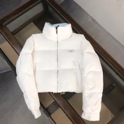 Bestseller Prada Daunenjacke im Weiß-Stil