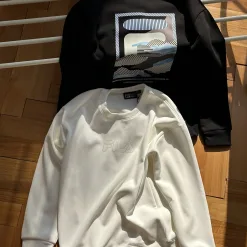 Hochwertige Fila Sweatshirts im silbernen Fleece-Streifenstil