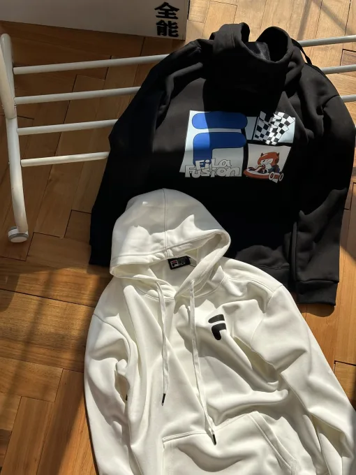 Luxuriöse Fila Sweatshirts im Silber-Fleece-Print-Stil