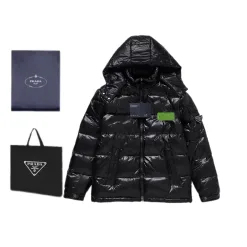 Premium Prada Daunenjacken Weiße Logo Kollektion