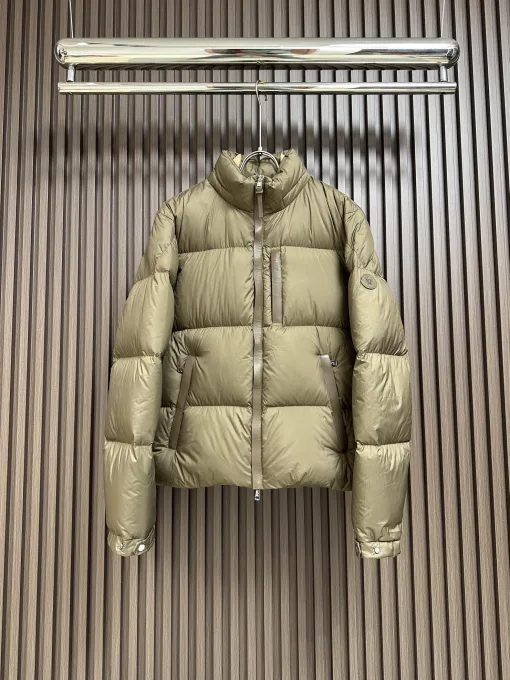 Luxus-Daunenjacken-Lederkollektion von Moncler