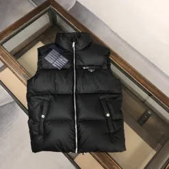 Hochwertige Prada Weste aus weißer Nylonkollektion