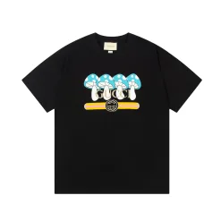 Luxuriöse Gucci-Kollektion mit kurzen Ärmeln und schwarzem Print