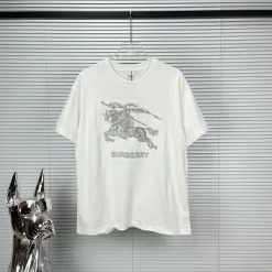 Burberry-Kollektion mit kurzen Ärmeln und schwarzem Logo in Premiumqualität