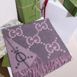 Hochwertiger Gucci Schal im schwarzen Kaschmir-Jacquard-Stil