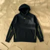 Hochwertiger Nike Hoodie aus der Green Fleece Print Kollektion