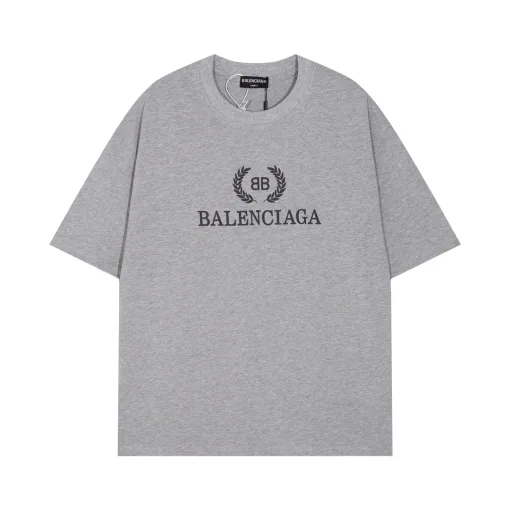 Luxuriöse Balenciaga-Kollektion mit Baumwolldruck und kurzen Ärmeln