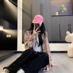 Hochwertiges Hemd aus der Kollektion „Chrome Hearts“ in rosa Leder mit Karomuster