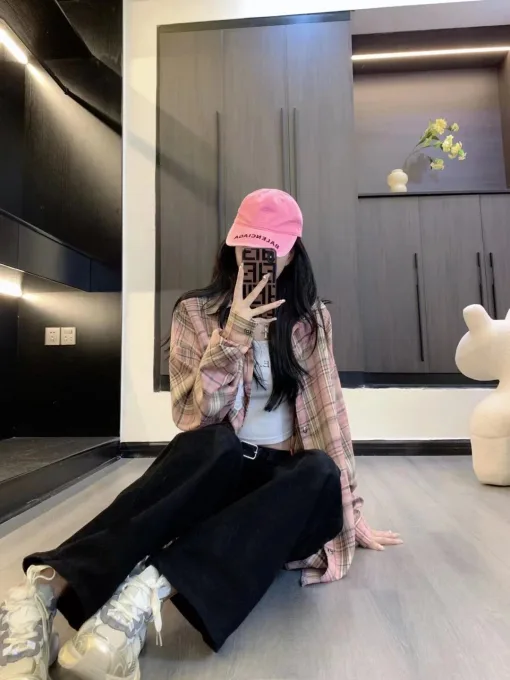 Hochwertiges Hemd aus der Kollektion „Chrome Hearts“ in rosa Leder mit Karomuster