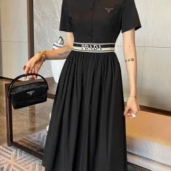 Hochwertige Prada-Shirt-Logokollektion