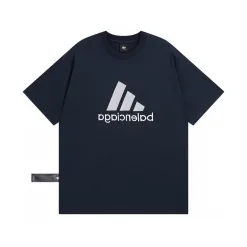 Hochwertiges Adidas Kurzarmshirt im klassischen Stil in Blau