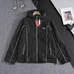 Hochwertiges Diesel Langarmshirt im schwarz gestreiften Stil