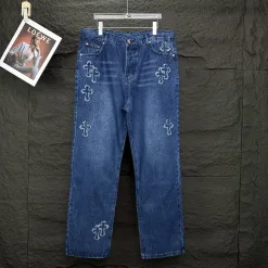 Luxus-Jeans „Chrome Hearts“ im verwaschenen Blau-Stil