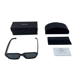 Bestseller Prada Brille im schwarzen Logo-Stil