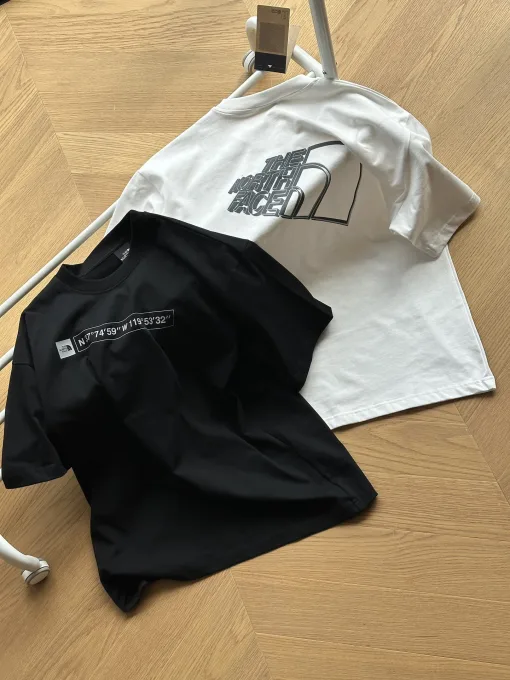 Bestseller The North Face Kurzarmhemden aus silberner Baumwolle der Urban Collection