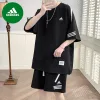 Hochwertiges Adidas Kurzarmshirt mit weißen Streifen aus der Kollektion