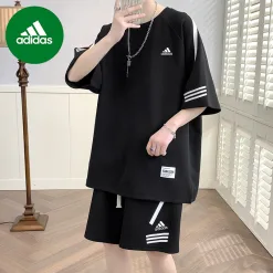 Hochwertiges Adidas Kurzarmshirt mit weißen Streifen aus der Kollektion