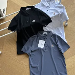Hochwertige Moncler Kurzarm-Kollektion aus schwarzer Seide