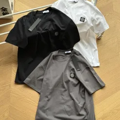 Hochwertige Stone Island Kurzarm-Kollektion aus schwarzer Baumwolle in fester Ausführung