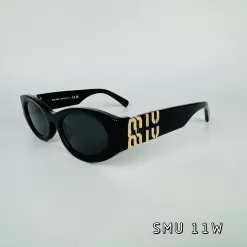 Hochwertige Miu Miu Brille im Acryl-Stil