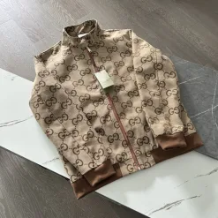 Hochwertige Gucci Mäntel Khaki Vintage Style