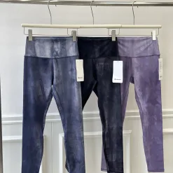 Hochwertige Lululemon-Hose im grauen Stil
