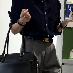 Luxus-Hemd aus der bestickten Leinenkollektion von Ralph Lauren in Marineblau
