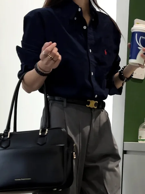 Luxus-Hemd aus der bestickten Leinenkollektion von Ralph Lauren in Marineblau