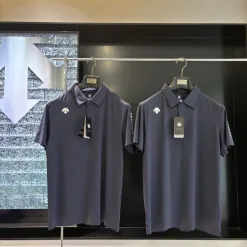 Premium Descente Kurzarm-T-Shirt aus atmungsaktiver Seide in Marineblau