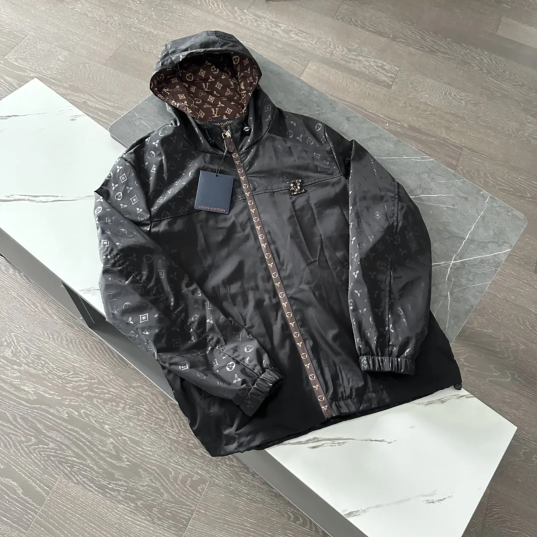 Louis Vuitton Mantel