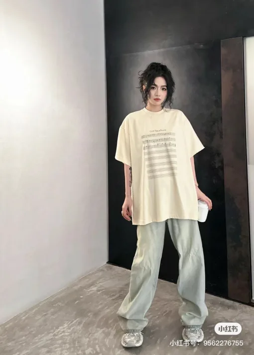 Hochwertige Balenciaga-Kollektion mit kurzen Ärmeln und Baumwolldruck