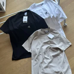Hochwertige Nike Kurzarm-Shirts in Schwarz aus solider Baumwolle