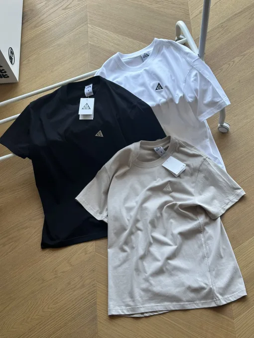 Hochwertige Nike Kurzarm-Shirts in Schwarz aus solider Baumwolle