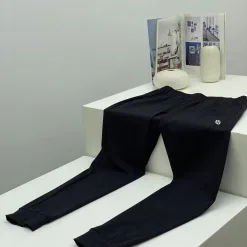 Hochwertige Lululemon-Hose in schwarzer Seide, atmungsaktiver Stil