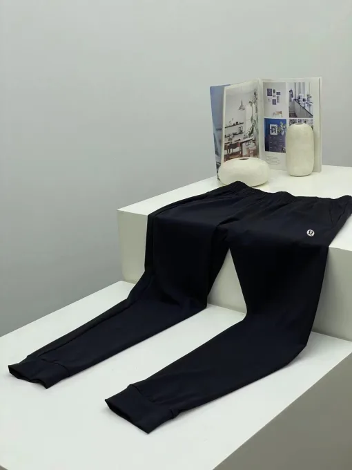 Hochwertige Lululemon-Hose in schwarzer Seide, atmungsaktiver Stil