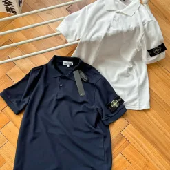 Hochwertiges Kurzarmshirt von Stone Island aus weißer Baumwolle im klassischen Stil