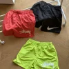 Luxus-Shorts mit rotem Logo der Nike-Kollektion