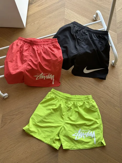 Luxus-Shorts mit rotem Logo der Nike-Kollektion