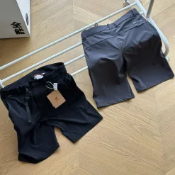 Luxus-Shorts von Mammut im schwarzen Logo-Stil