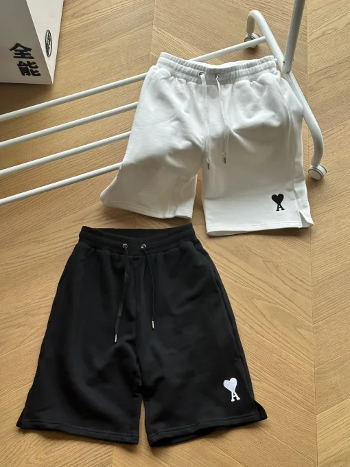 Hochwertige Ami Shorts aus schwarzer Baumwolle mit Stickerei