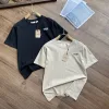Hochwertige Levias Kurzarmhemd im roten Logo-Stil