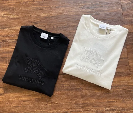 Burberry – Kurzärmliges, schwarzes Baumwoll-Stickerei-Shirt in Premiumqualität